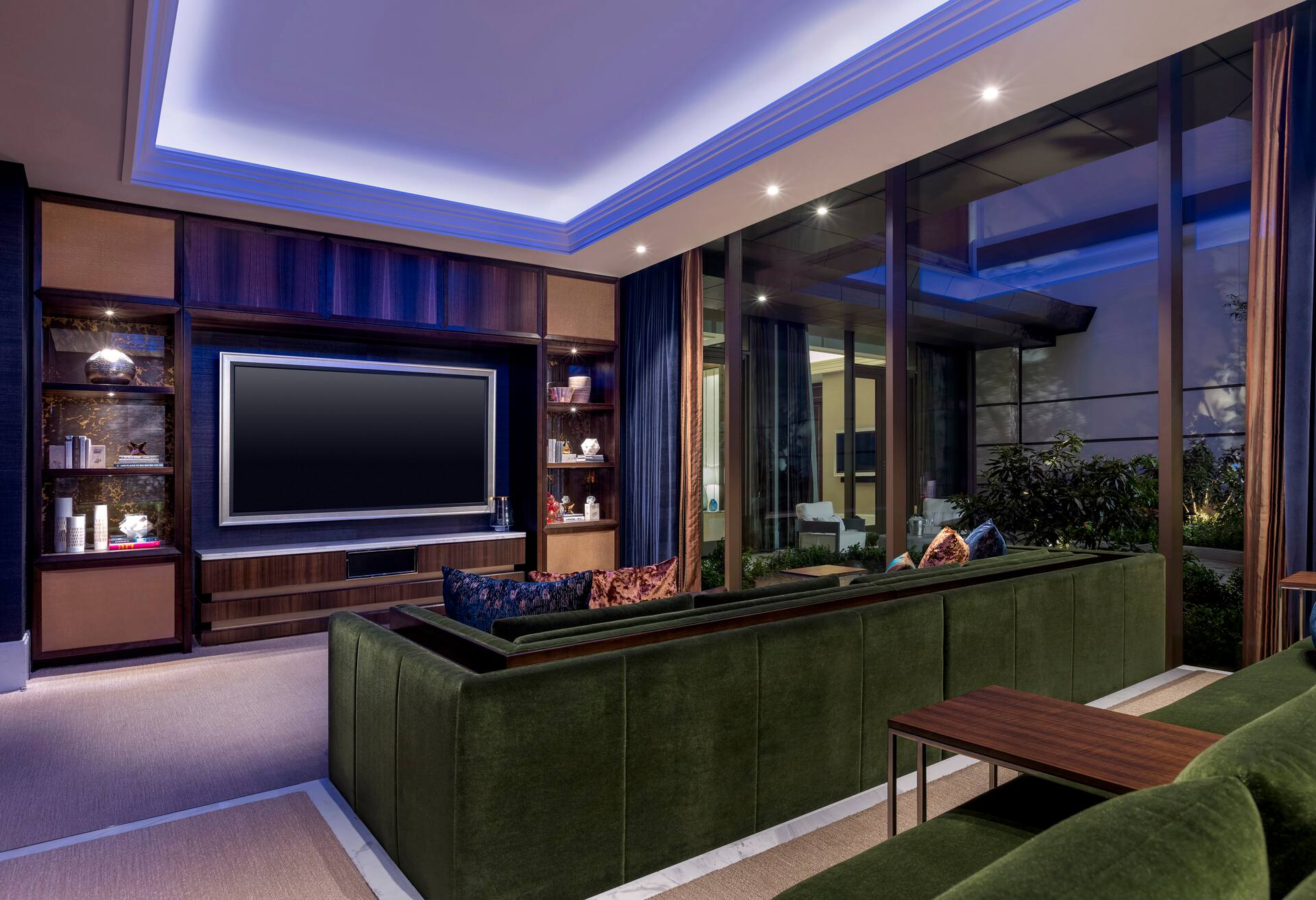 Four Bedroom Palace - 3 Kings/2 Queens