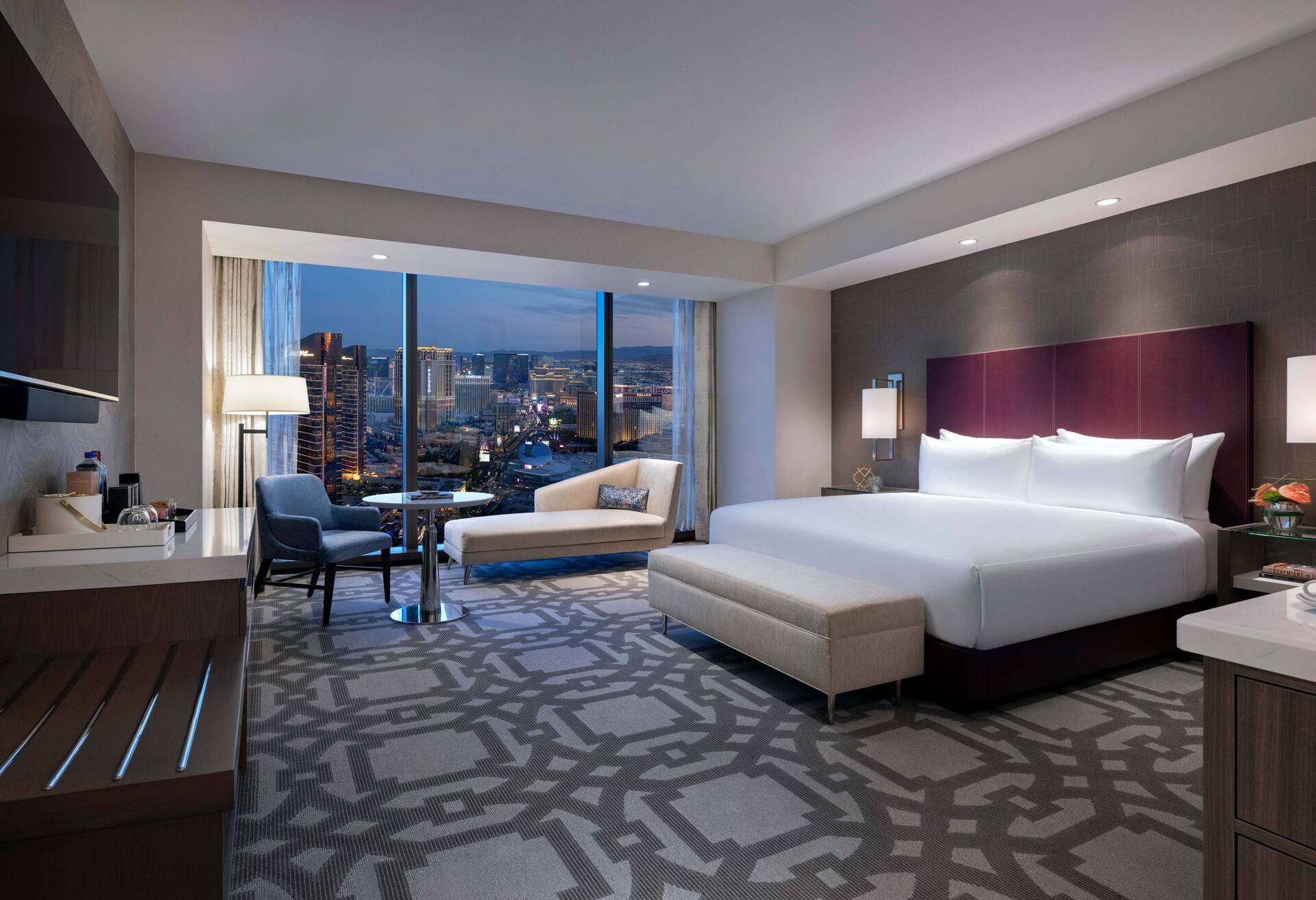 Strip View Superior Room - One King