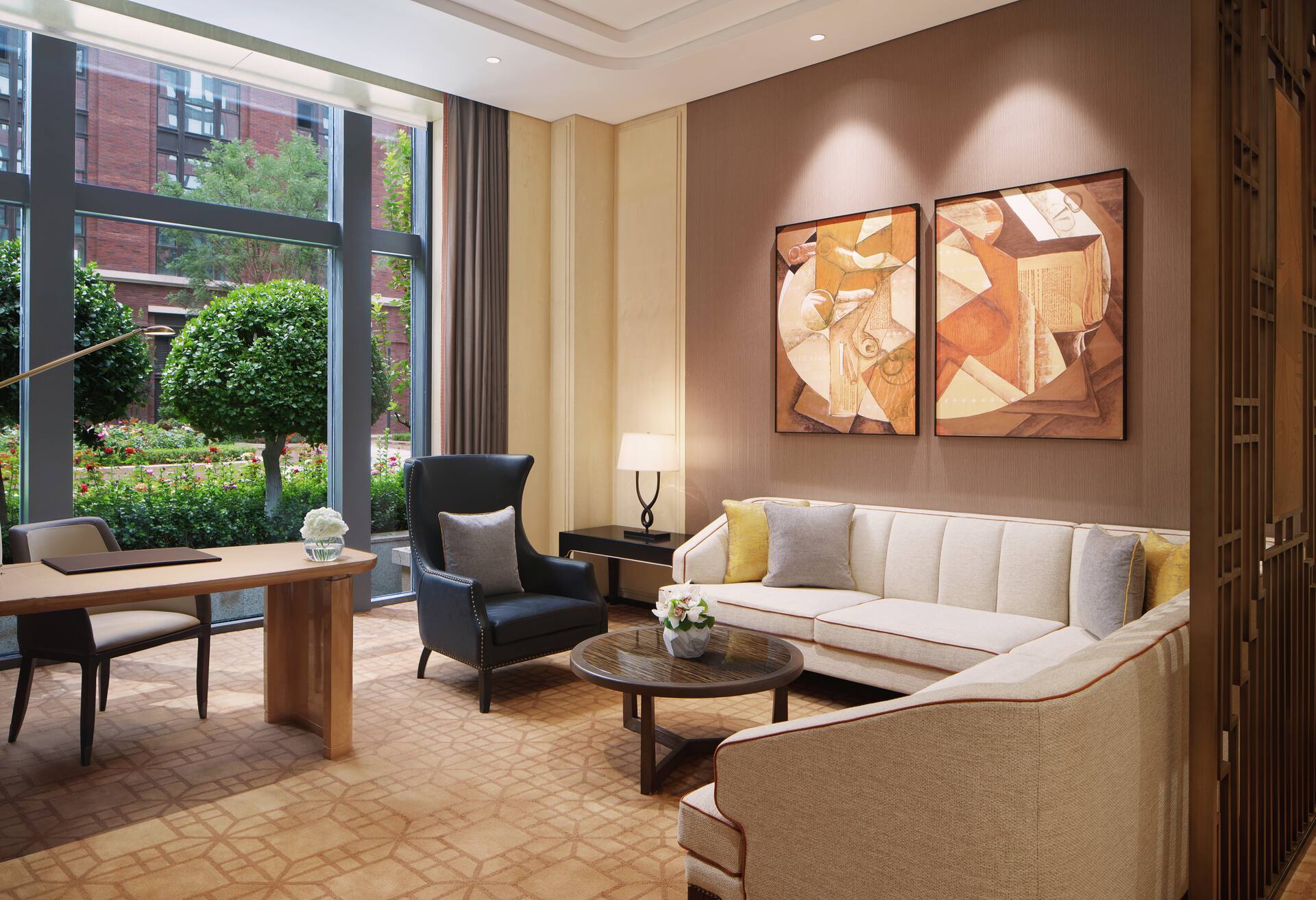 King Deluxe Suite photo 3