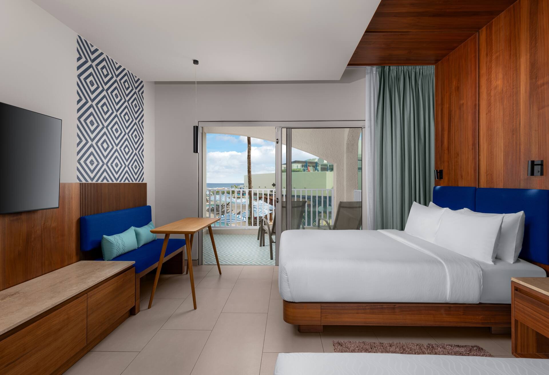 Enclave Beachfront Room - 2 Queen - Balcony
