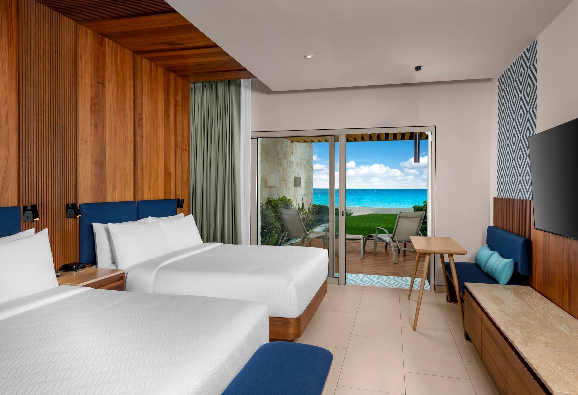 Deluxe Room, 1 King Bed, Balcony, Ocean View