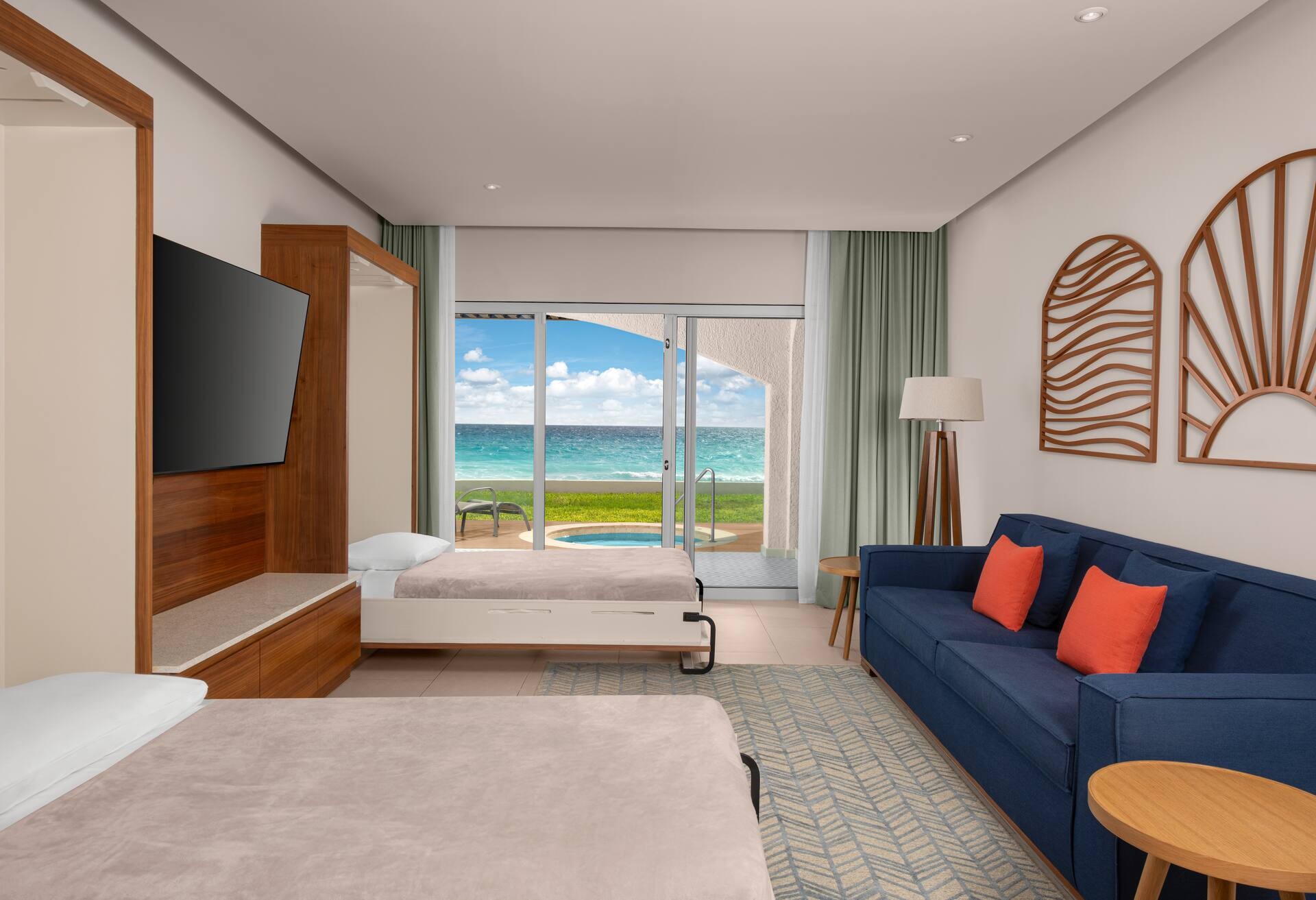 Enclave Beachfront King Room with Murphy (Non Smoking)