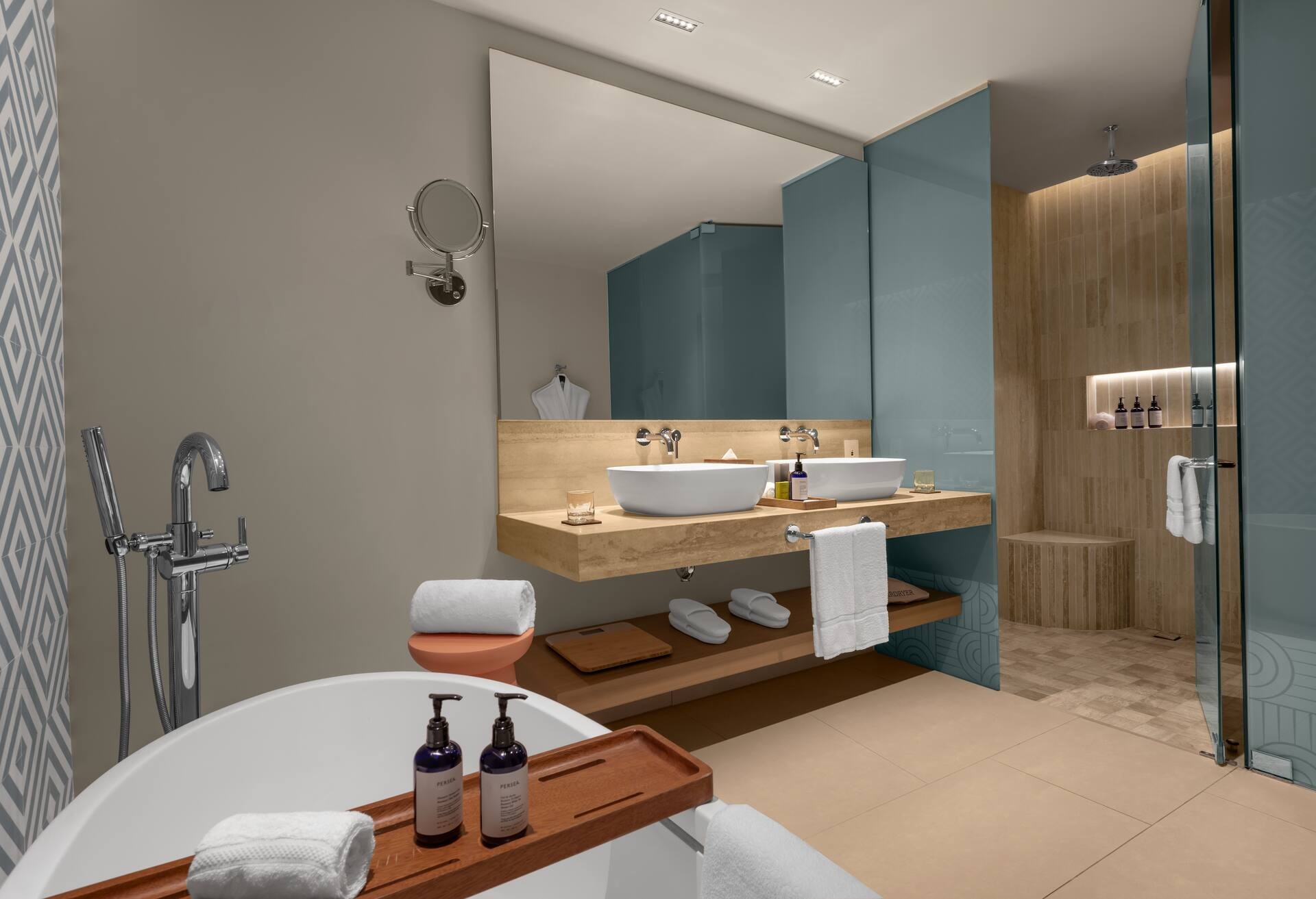 Available room thumbnail 6