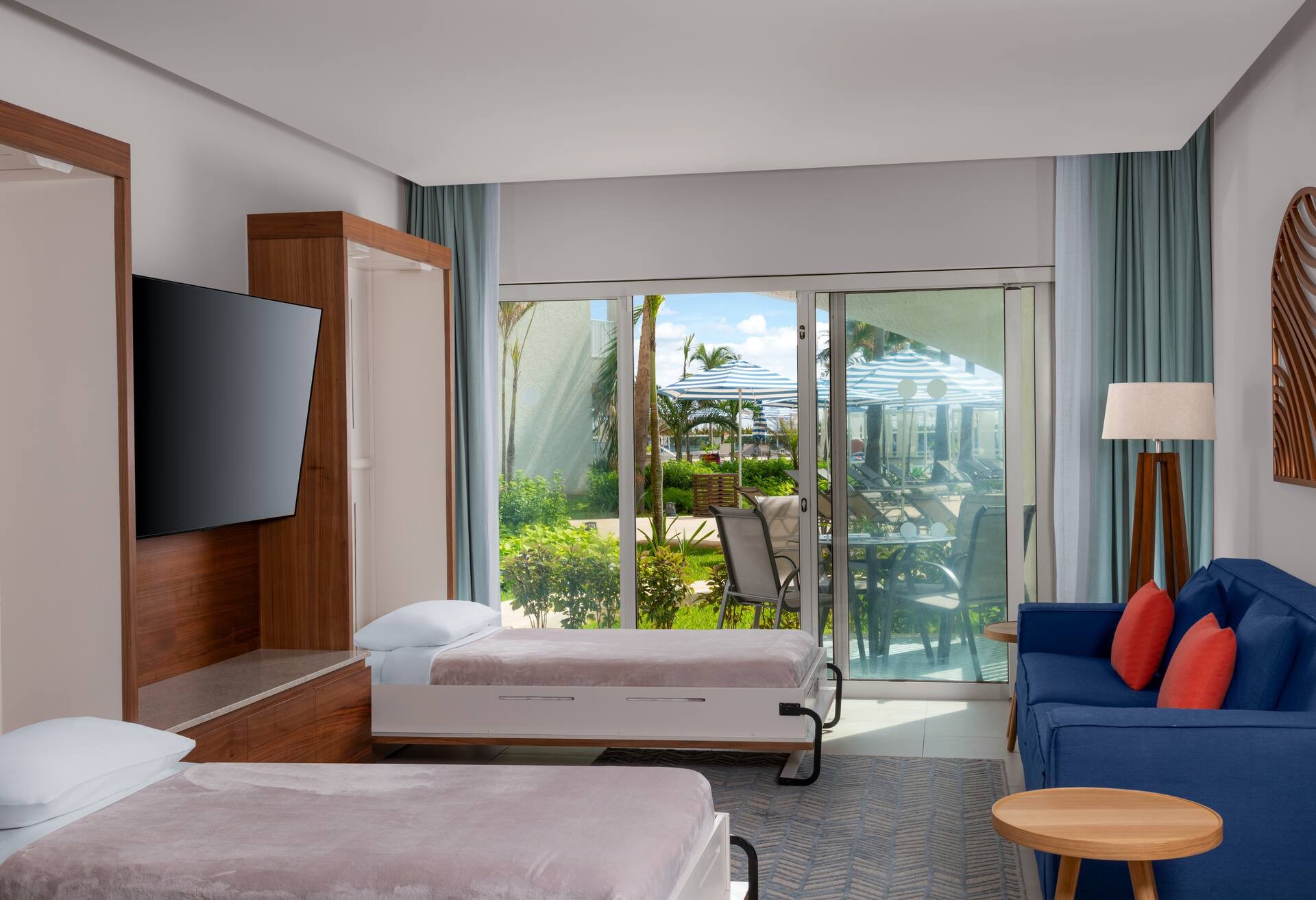 Honeymoon Suite with One King Bed (Non Smoking)