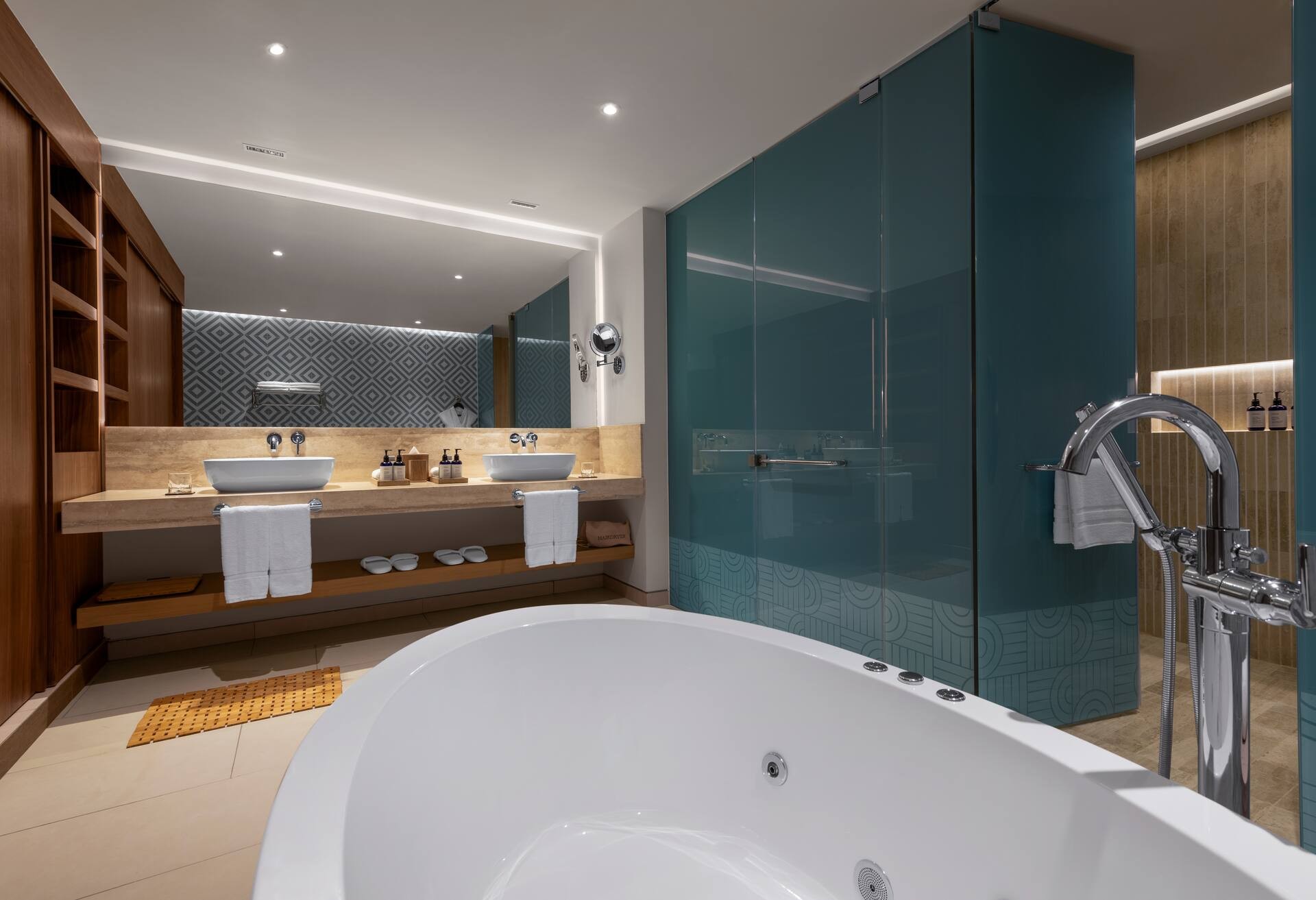 Premium Ocean View 2 Bdrm Suite -1kg/2mhy/2qn thumbnail 5