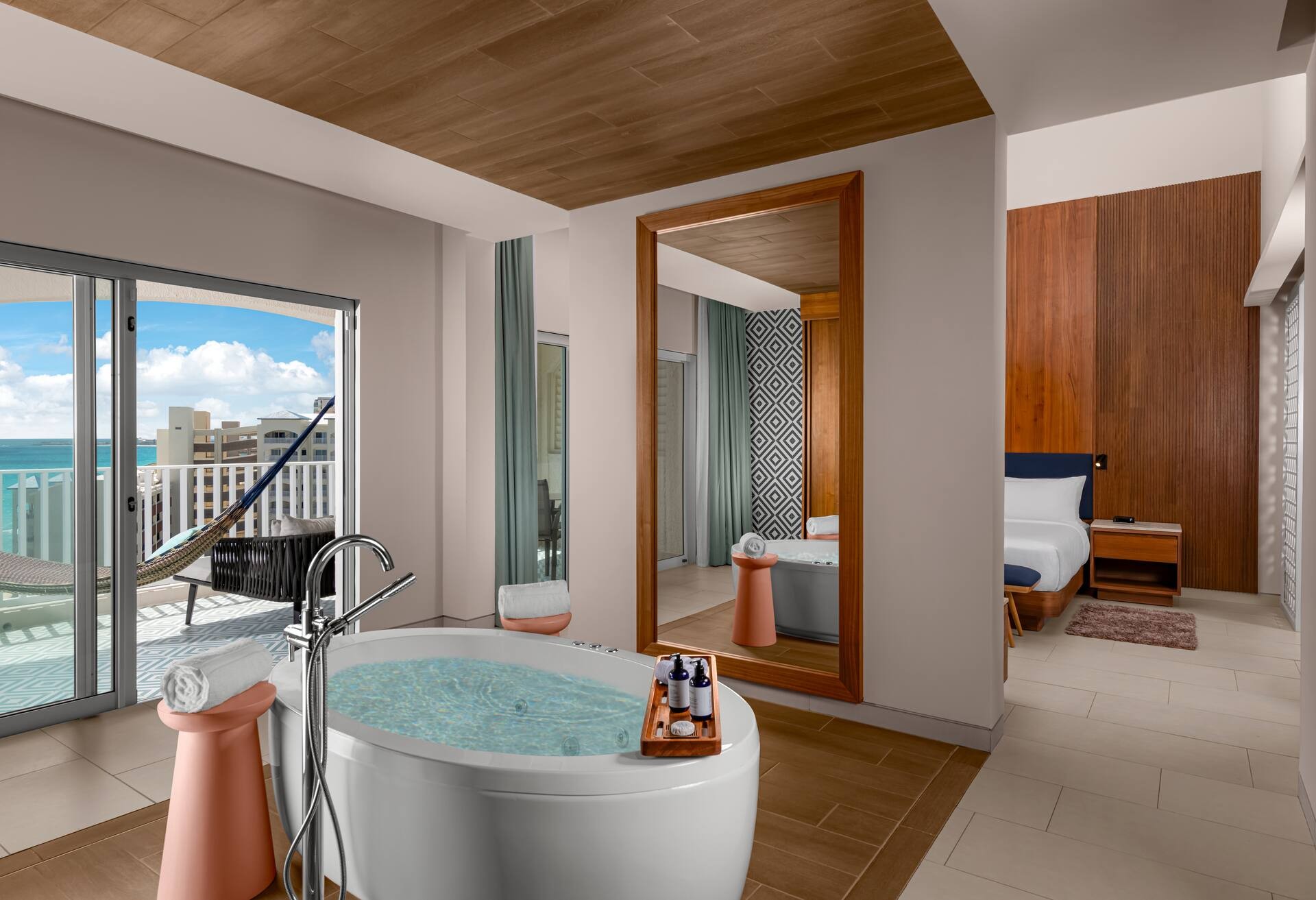 Premium Queen Room with Two Queen Beds (Non Smoking) thumbnail 5