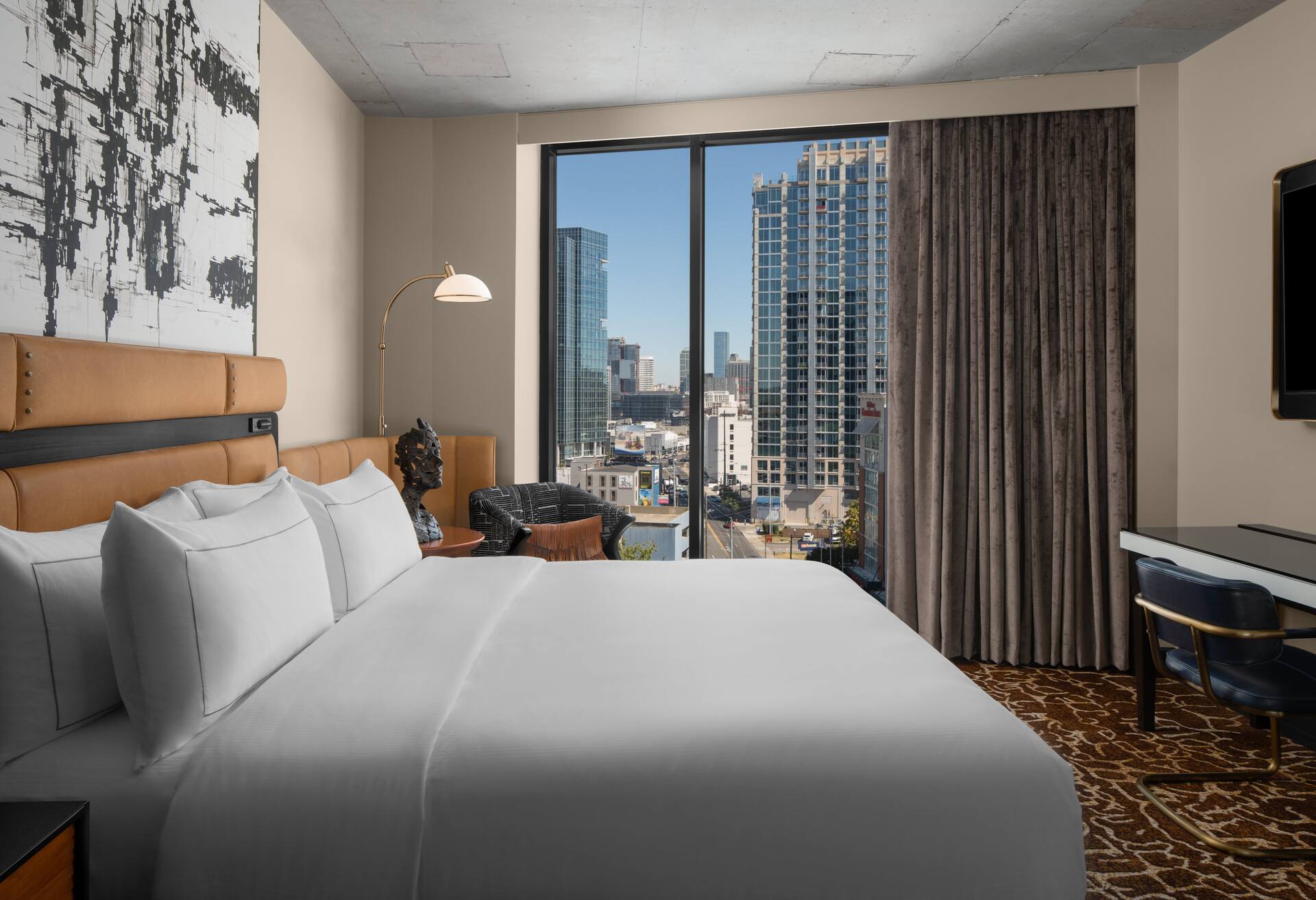1 King 1 Bdrm Suite City View Mob/hr Acc Ris
