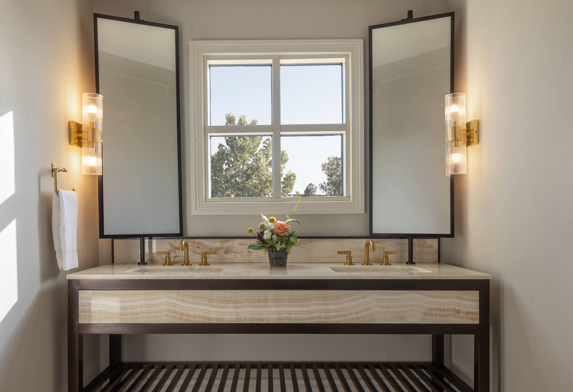 Seven City View King Bed Suite - Balcony