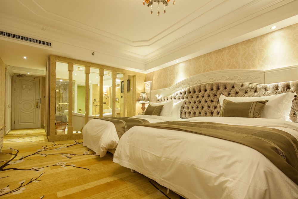 Deluxe King or Twin Room with Mountain View