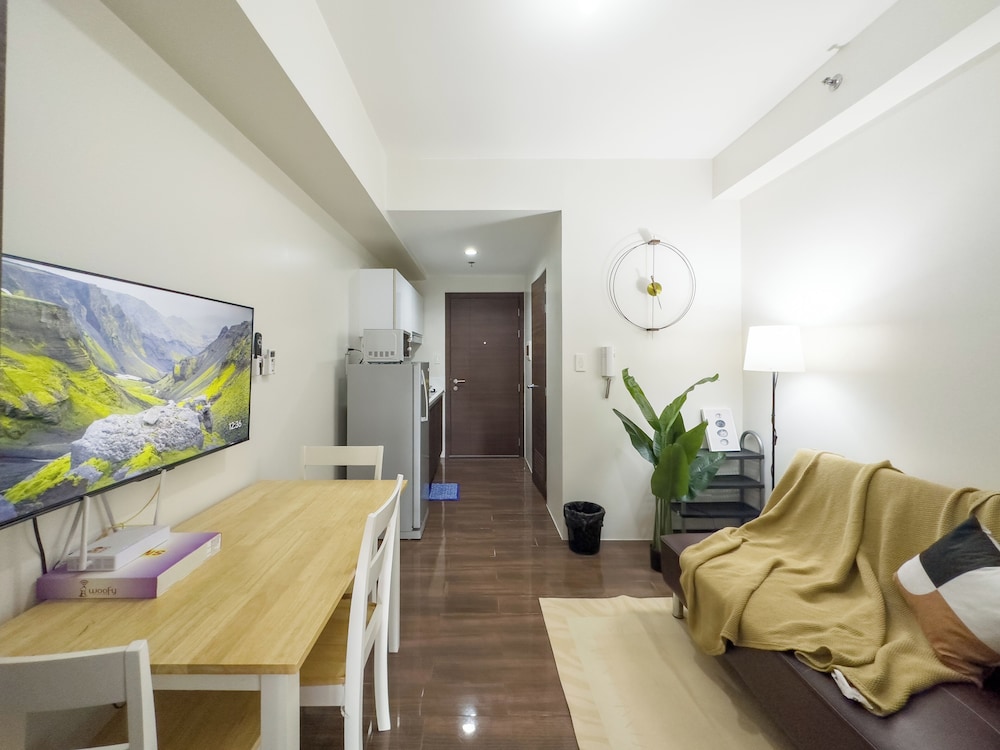 Exclusive Condo, Multiple Beds, Refrigerator & Microwave