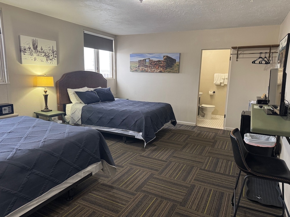 Standard Double Room, 2 Queen Beds photo 2