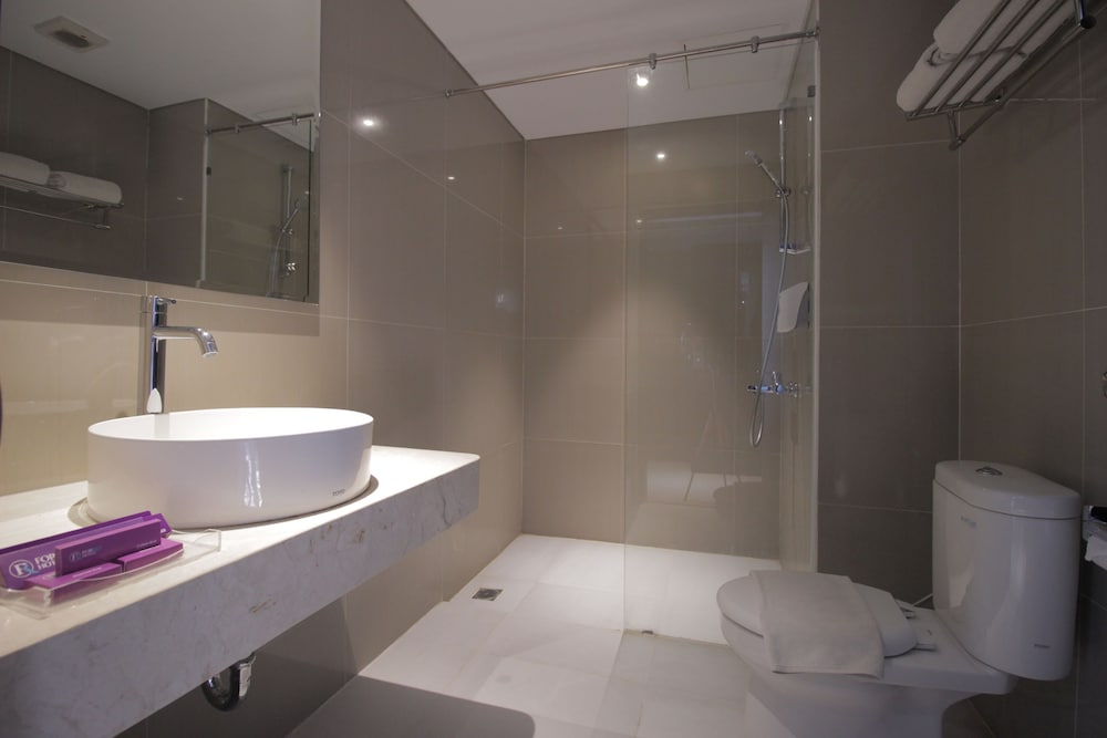 Deluxe King Room - Photo 4