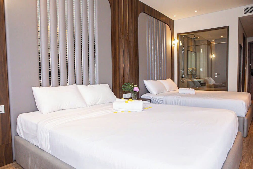 Deluxe Quadruple Room, Pool View photo 1