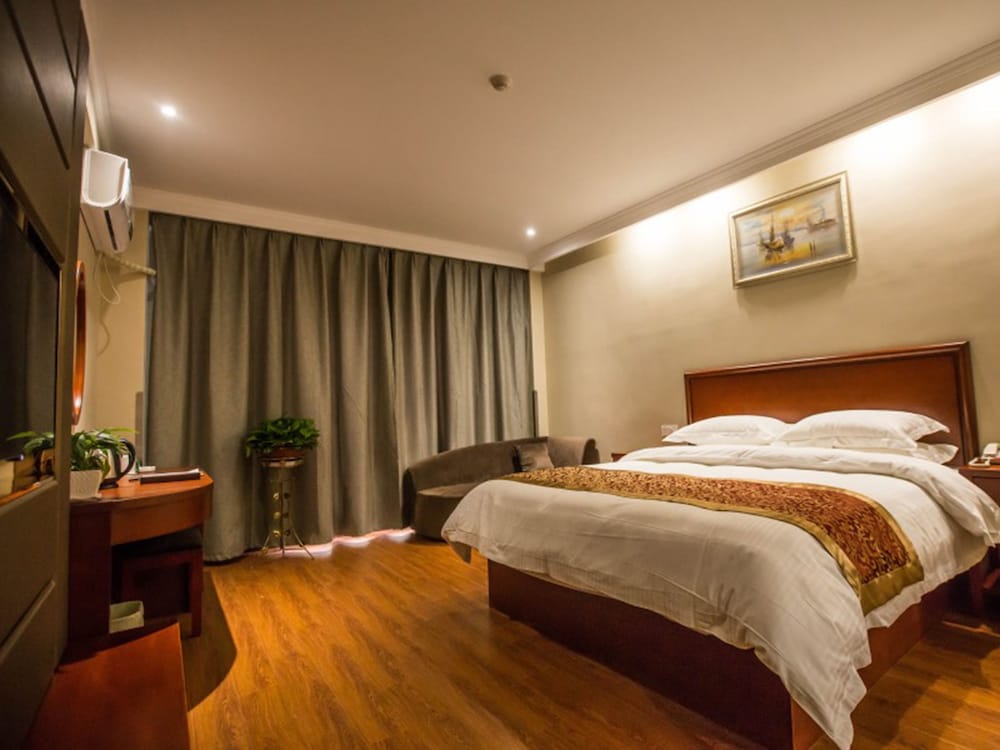Superior King Room with Window photo 1