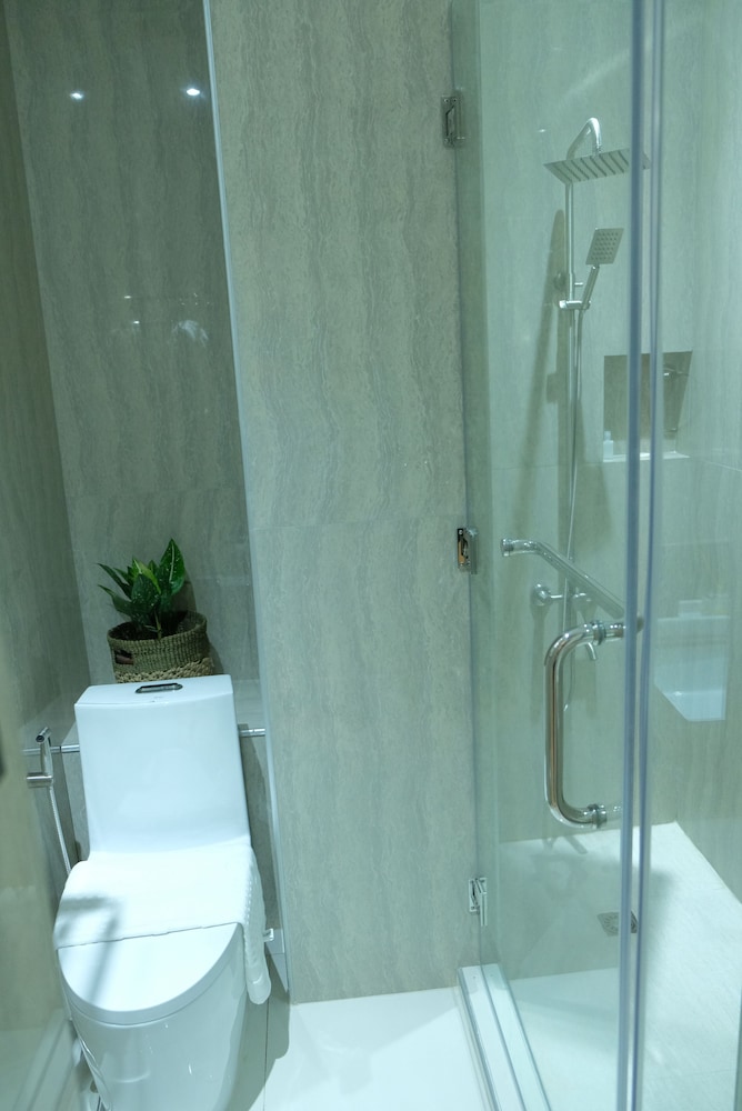 Deluxe Suite - Photo 6