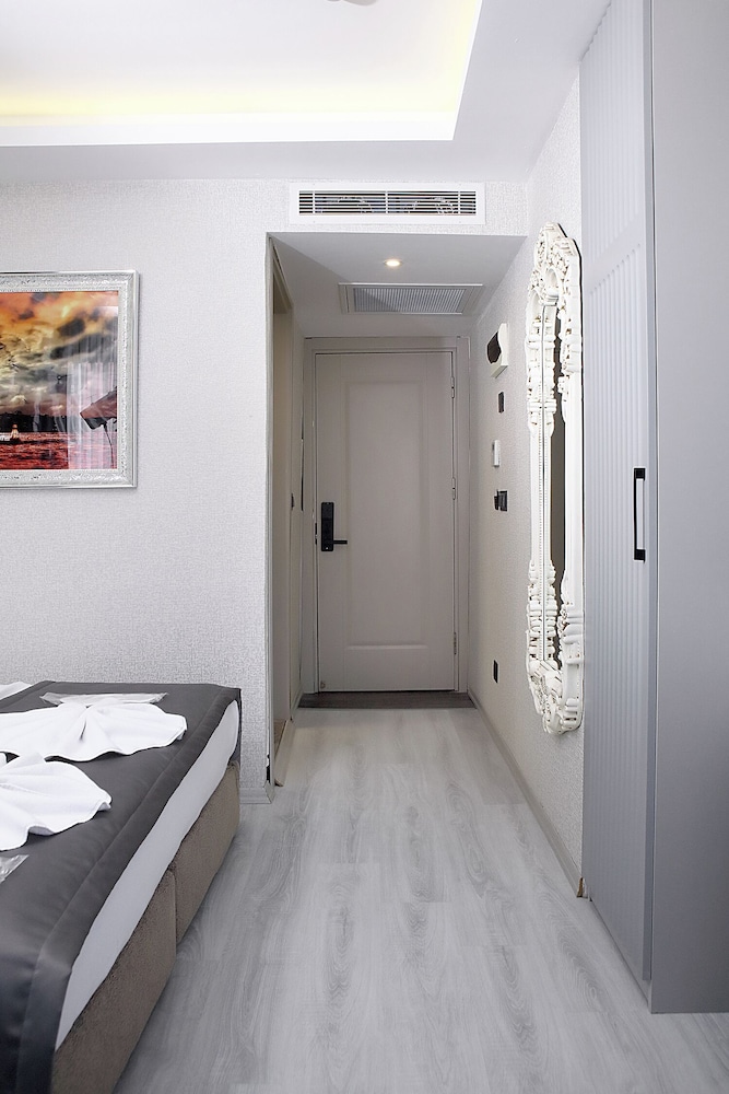 Standard Double Room photo 2