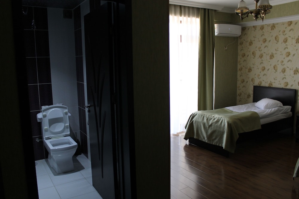 Family Room, City View photo 3