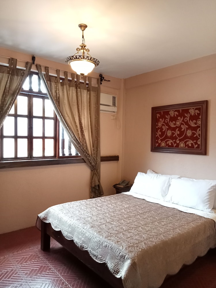 Standard Room, 1 Queen Bed photo 1