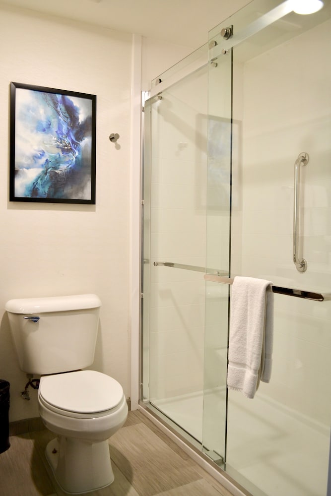Deluxe Room, 1 King Bed (With Sleeper Sofa) photo 2