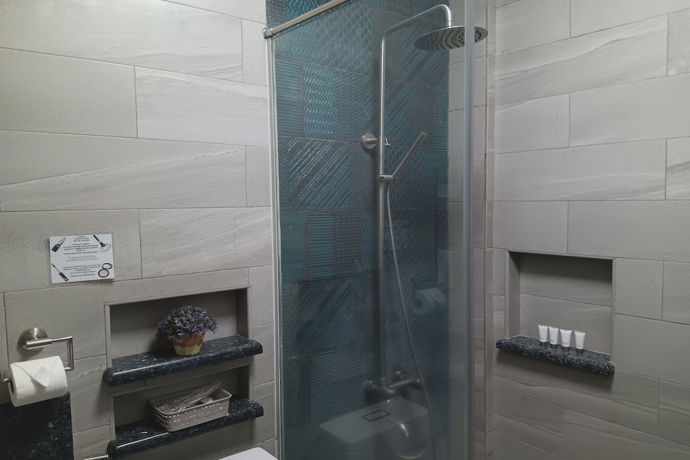Standard Twin Room - Photo 7