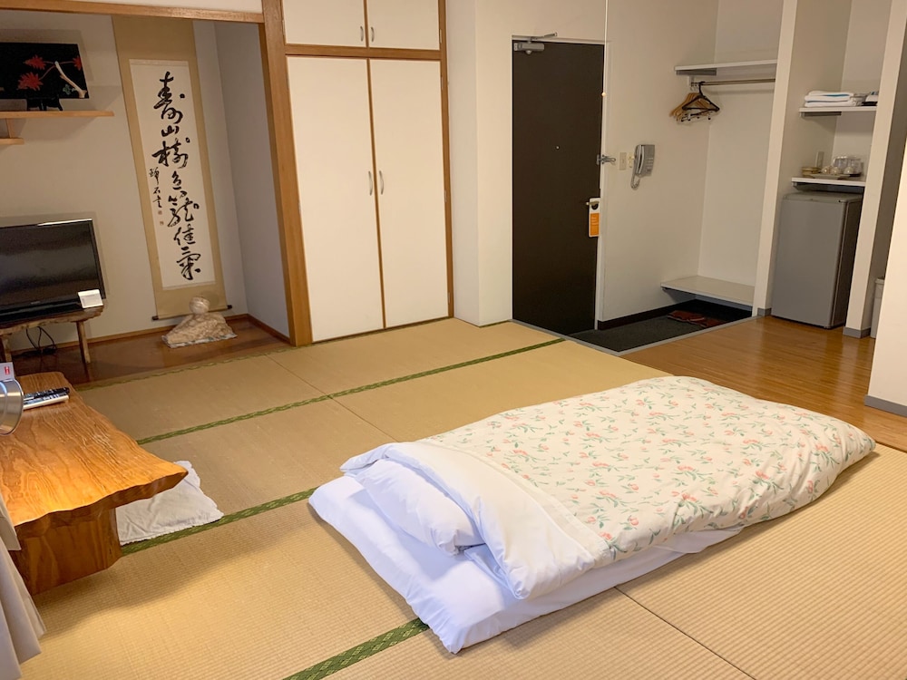 Japanese Style Room, Smoking - Photo 3