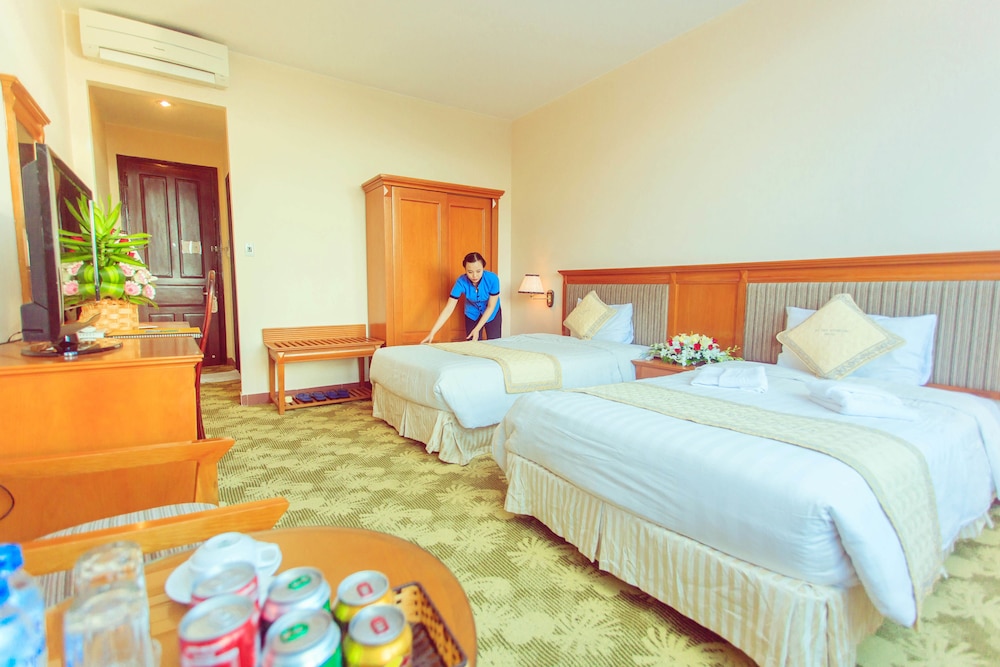 Standard Room (City or Mountain View) photo 3