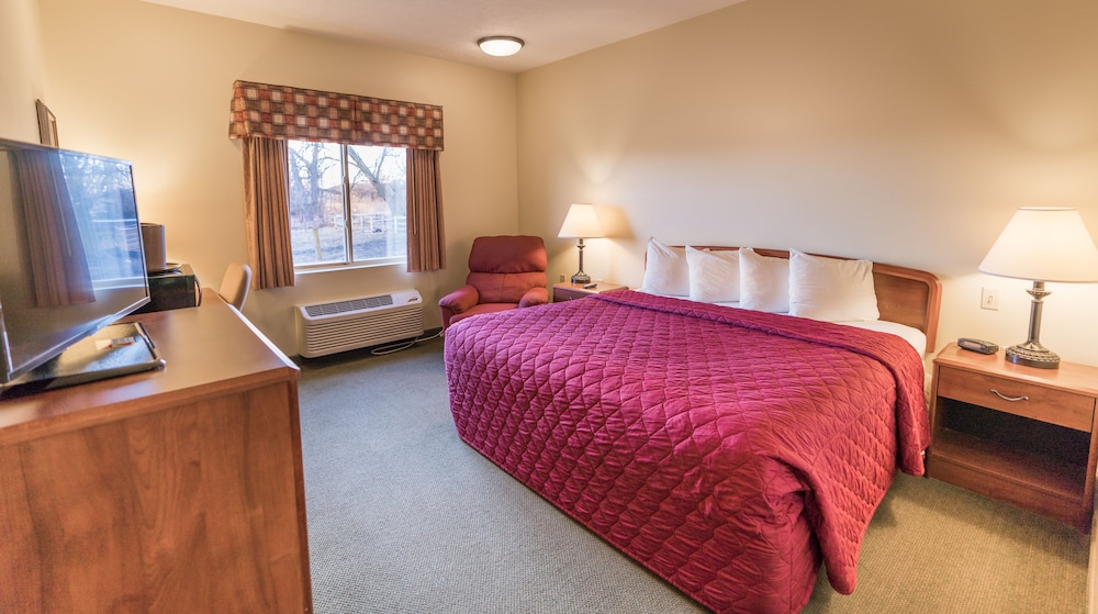 Business Room, 1 King Bed, Non Smoking photo 3