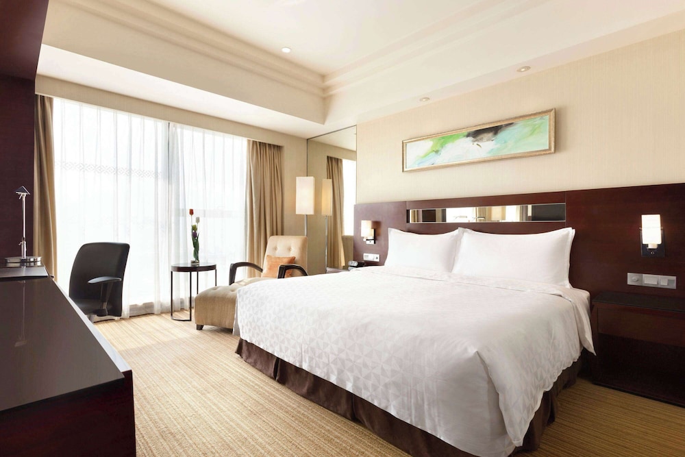 Superior Room, 1 King Bed, Non Smoking photo 1