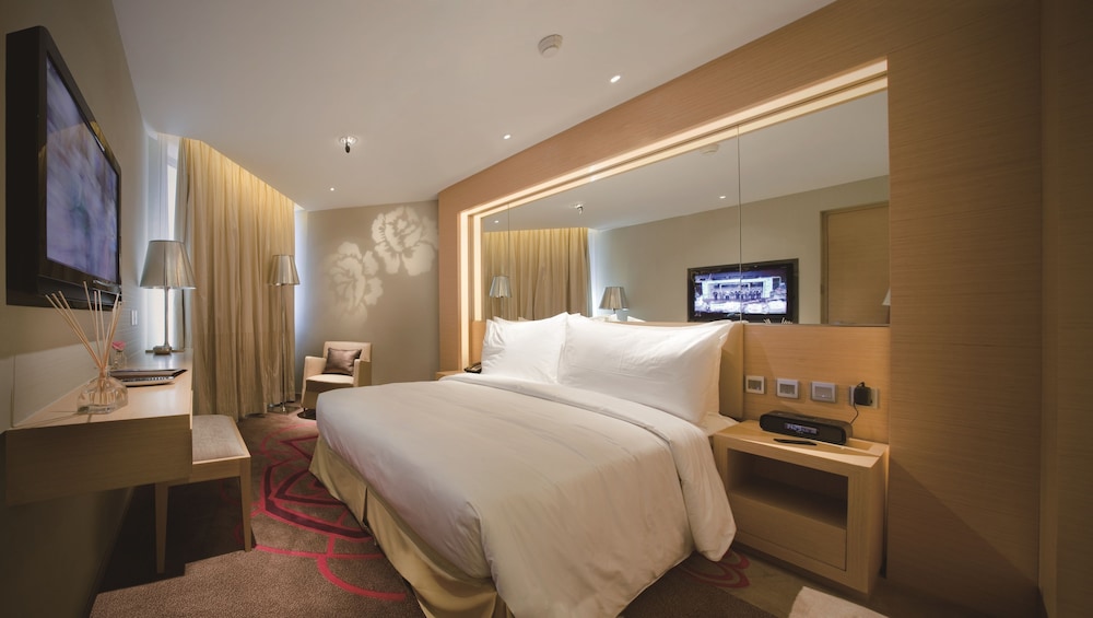 Deluxe Queen Room - Photo 1
