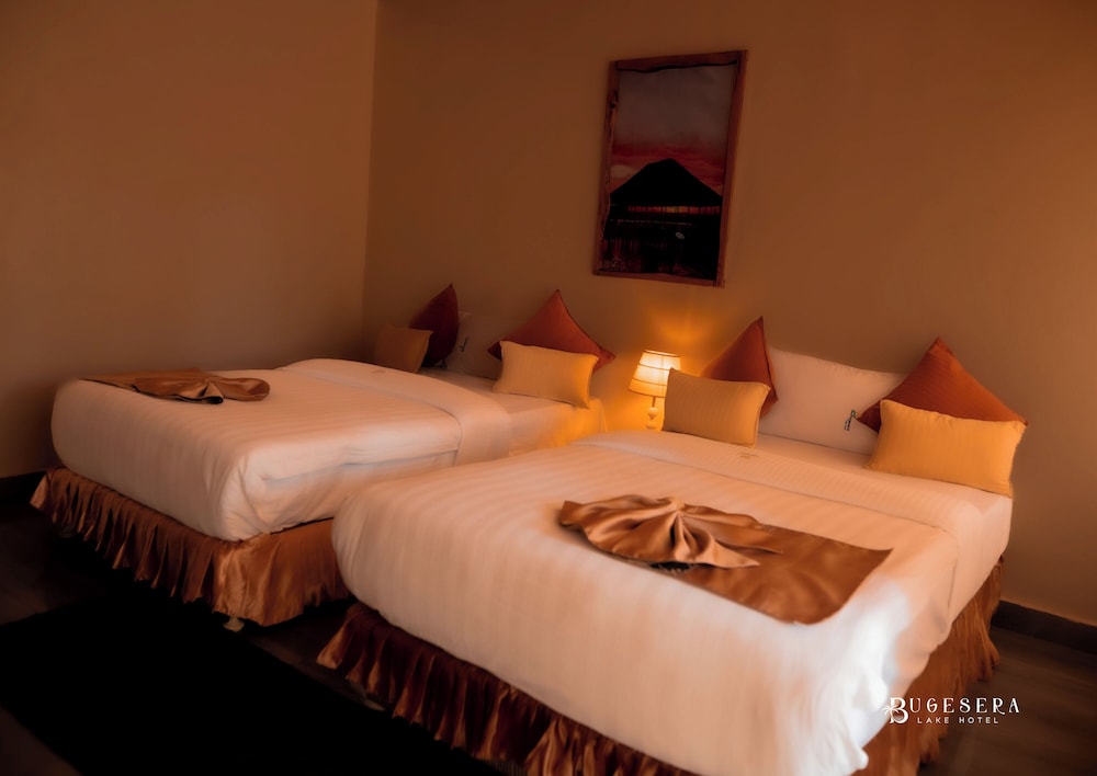 Classic Twin Room, Partial Lake View photo 3