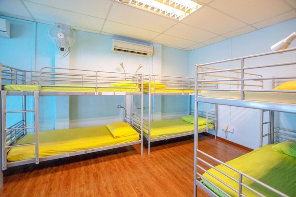 Single Bed in 18-Bed Mixed Room photo 1