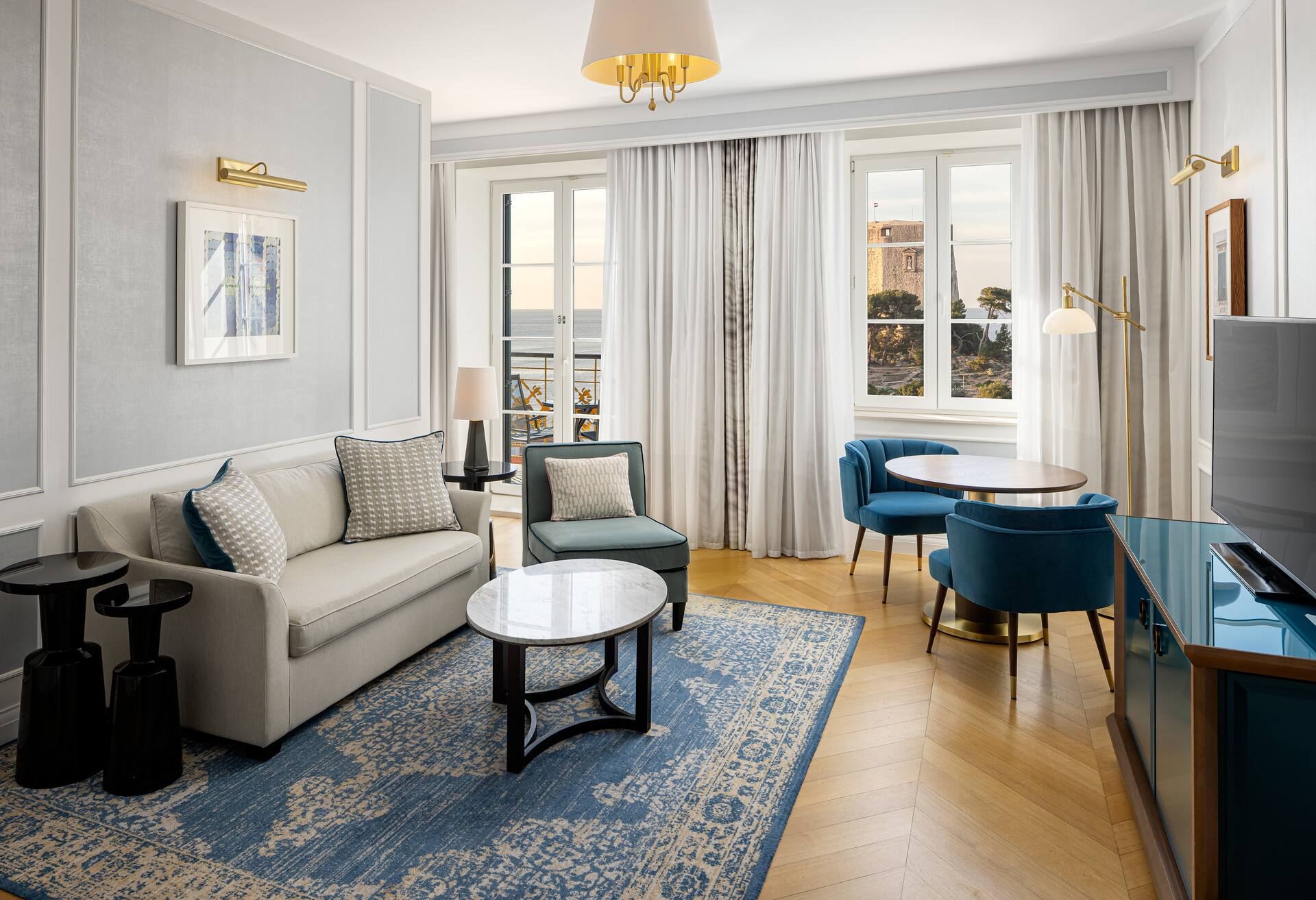 Deluxe Suite with Sea View thumbnail 5