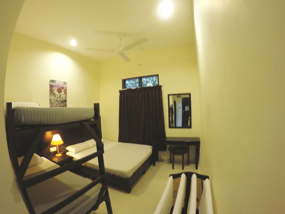 Triple Room (with Fan)