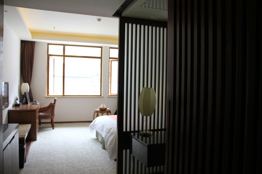 Deluxe Double Room (Mainland China Domestic Guests Only) photo 3