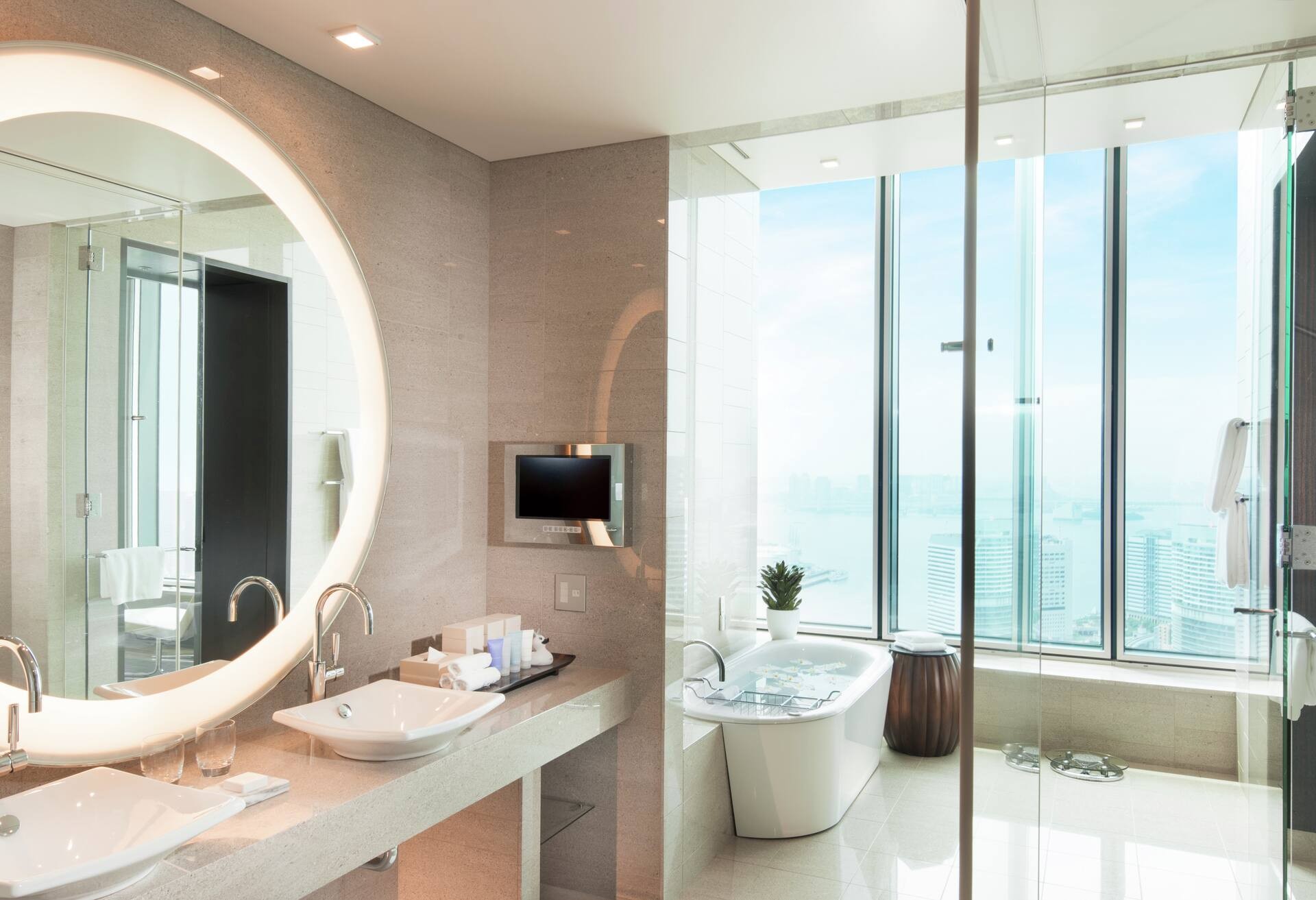 King Dlx Suite Bay View