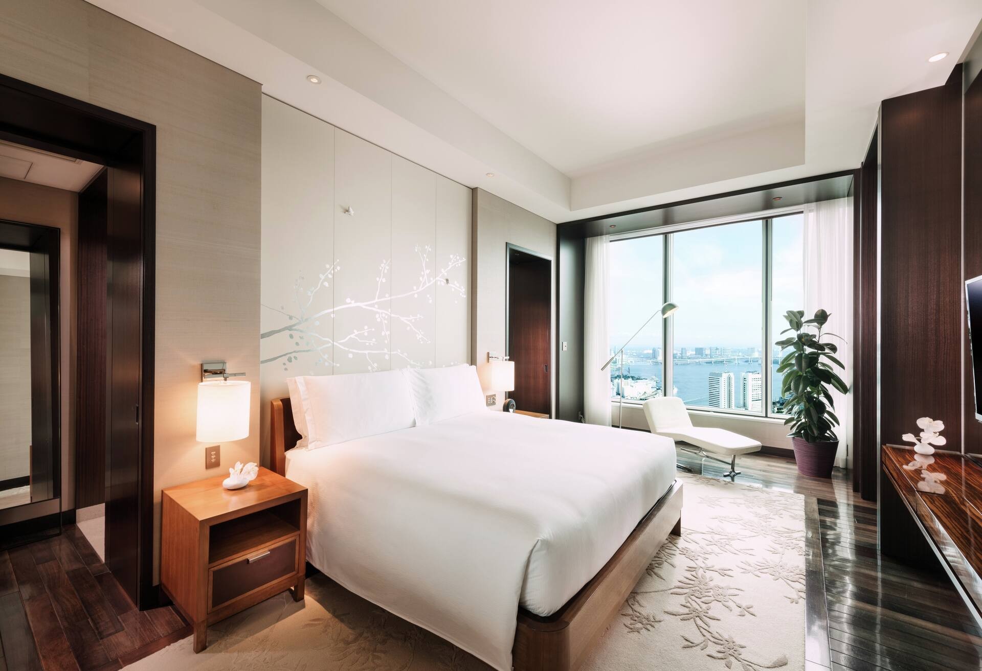 King Dlx Suite Bay View thumbnail 5