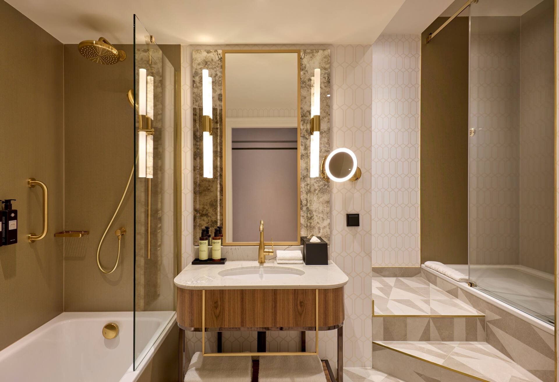King Premier One Bedroom Suite