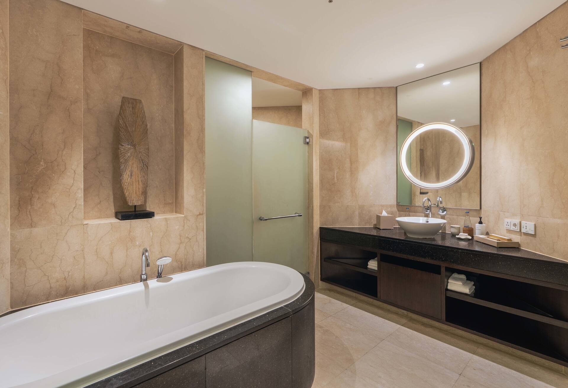 Deluxe King Resort Room photo 3