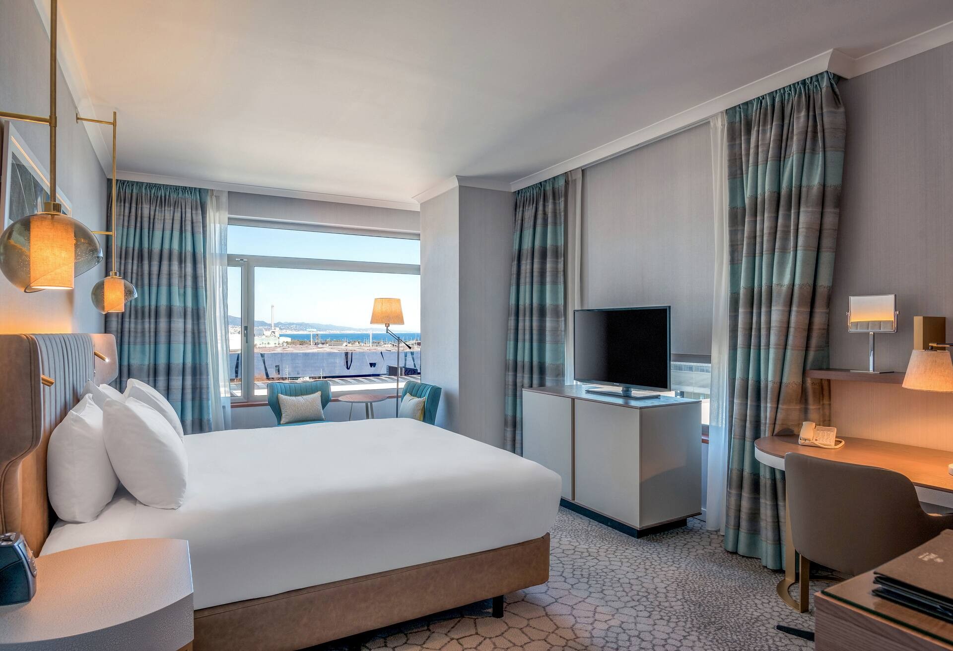 King Corner Room