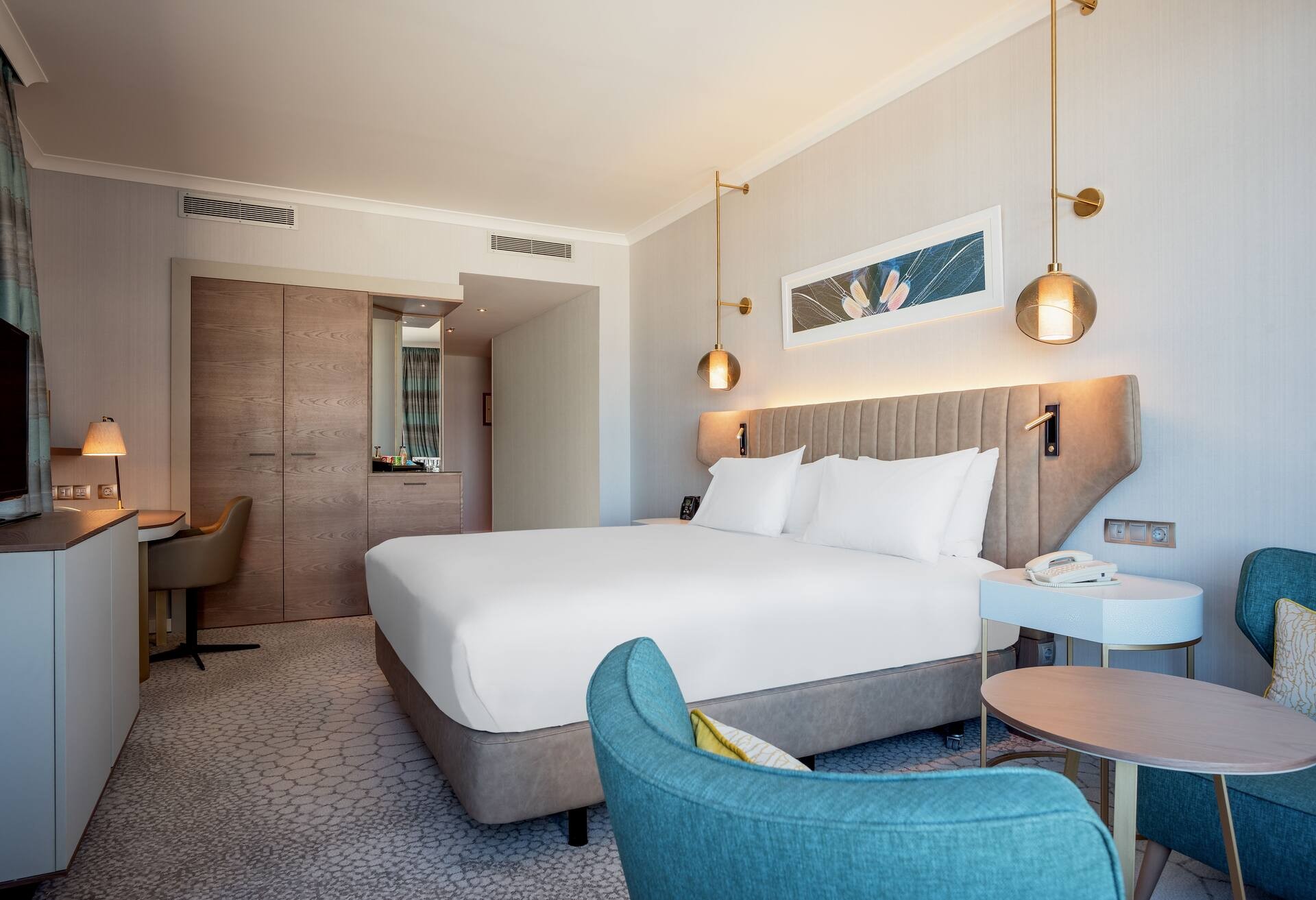 King Corner Room