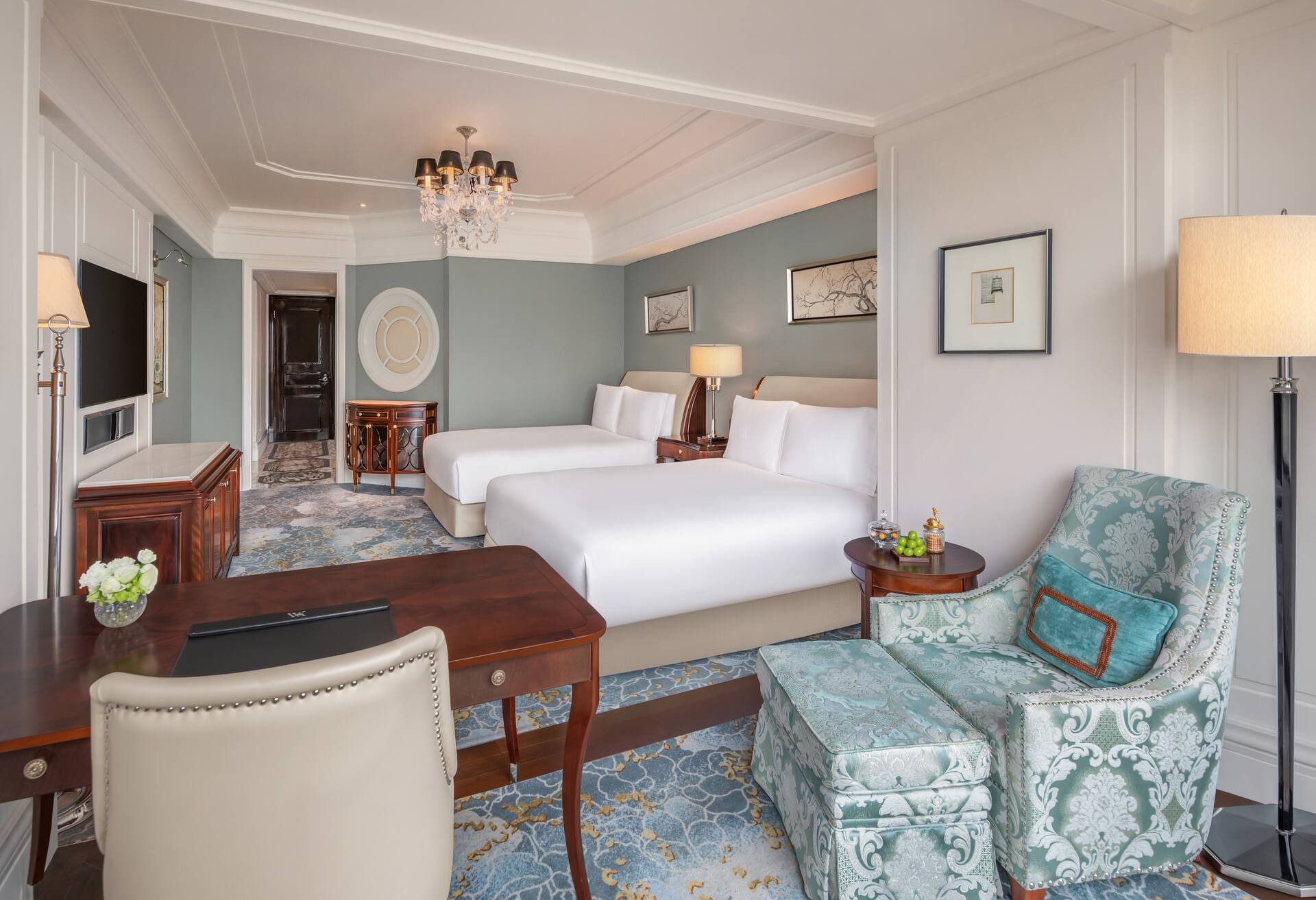 Double Queen Deluxe Room
