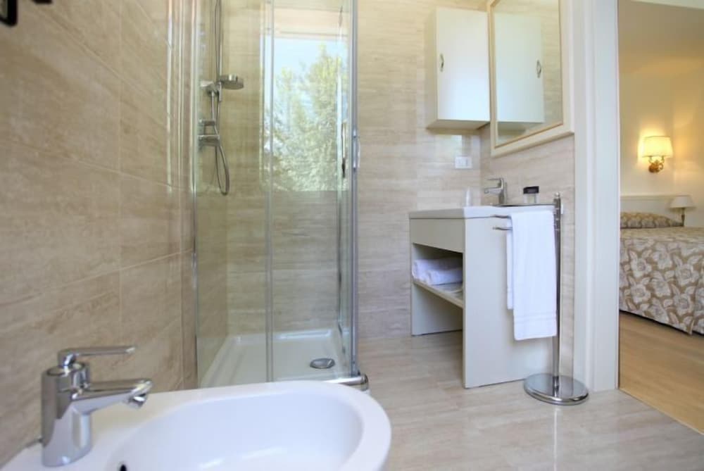 Standard Double or Twin Room photo 3