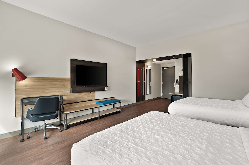 Room, 2 Queen Beds, Accessible, Bathtub (Mobility & Hearing)