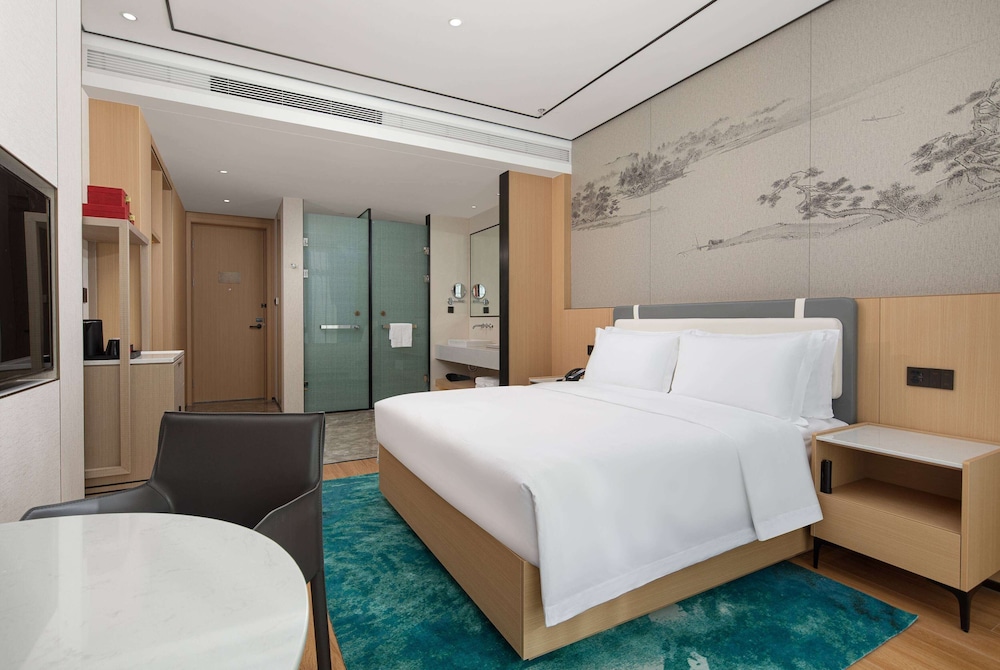 Superior Room, 1 King Bed, Non Smoking photo 1