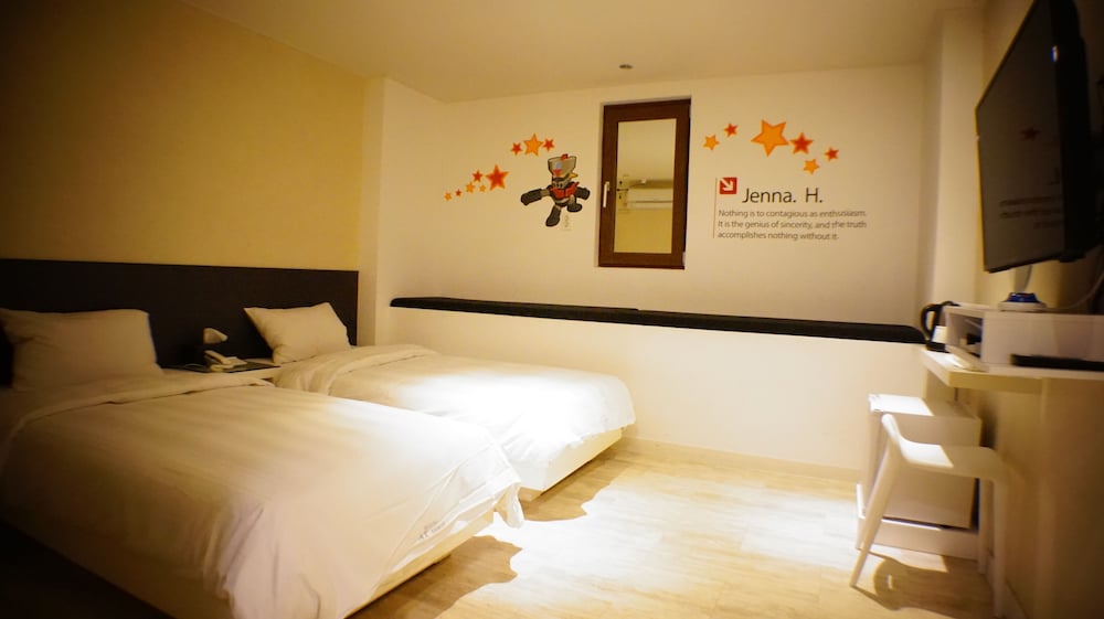 Business Twin Room, Non Smoking - Photo 2