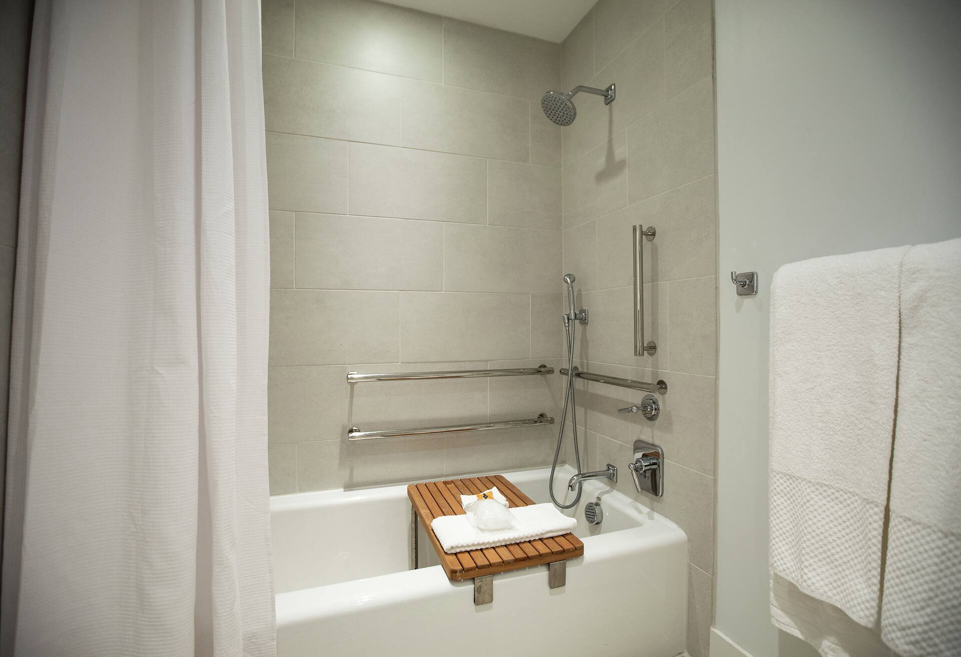 1 King City View-hearing Accessible photo 2