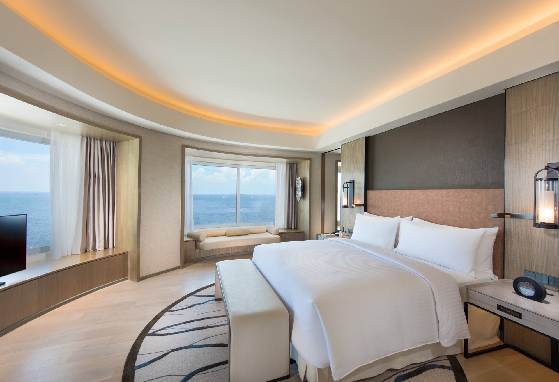 Bay View Diplomatic Suite - Lounge Access photo 1
