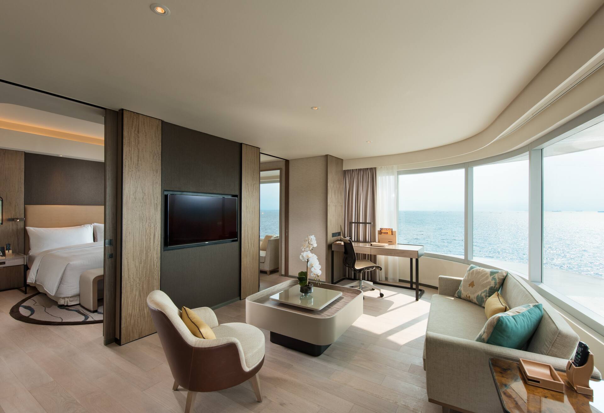 Bay View Diplomatic Suite - Lounge Access photo 3