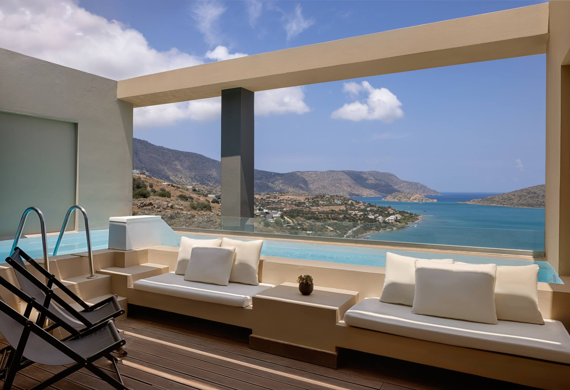 Queen Sapphire Zen Suite with Private Pool photo 2