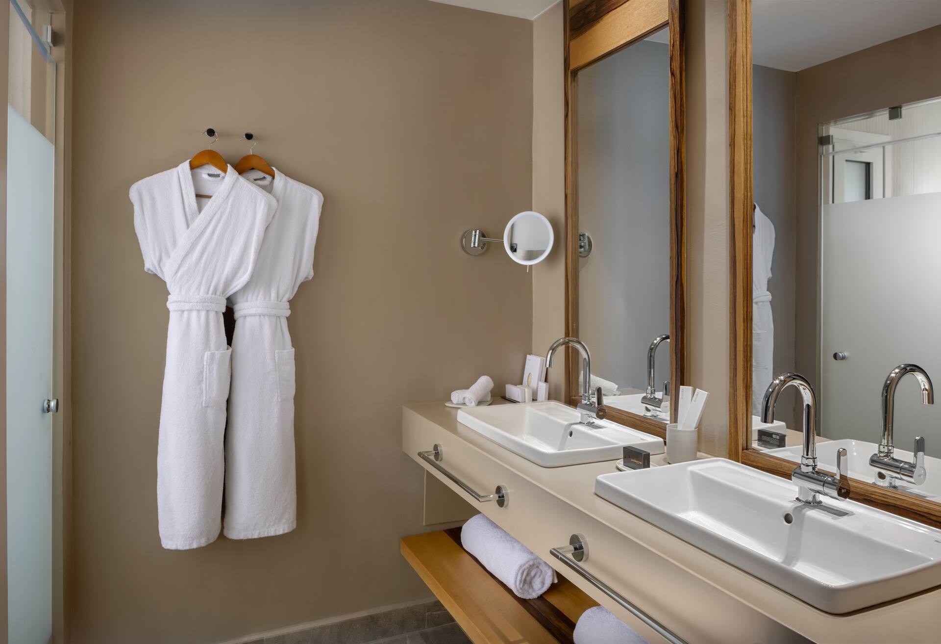 King Sapphire Cozy Suite with Individual Pool thumbnail 5